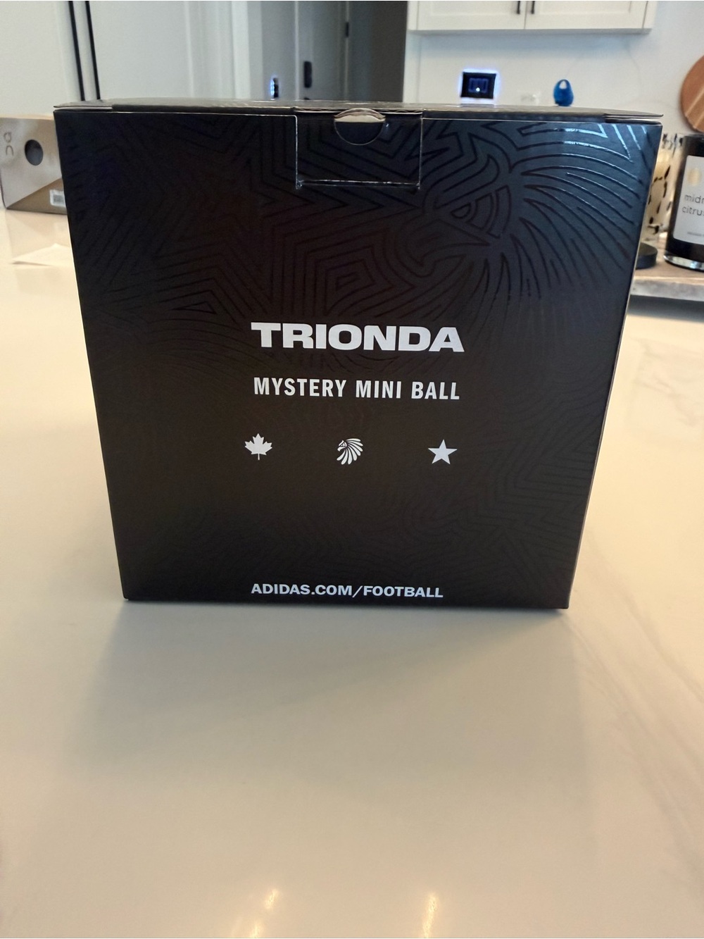LIMITED EDITION : ADIDAS Trionda Mystery Mini Ball